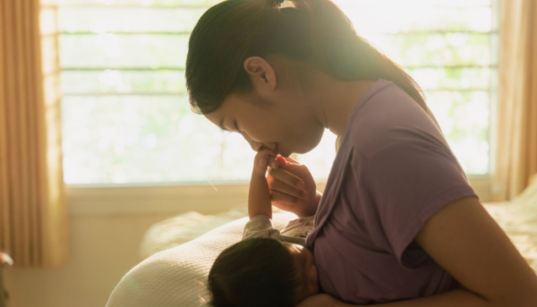 Mom Famousparenting: The Ultimate Guide to Raising Confident and Happy Children